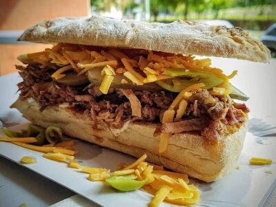 Négy keréken guruló gasztro-édenkert: a szendvicsimádók mekkája a Zabáljcsak! Food Truck