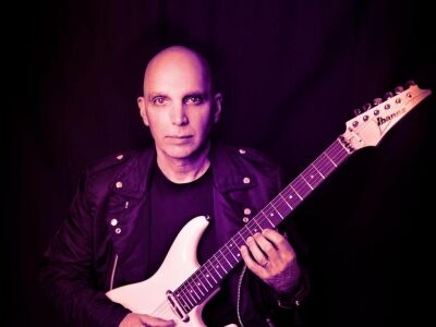 Joe Satriani: új lemezt hozva pótolja fellépését az amerikai gitáros