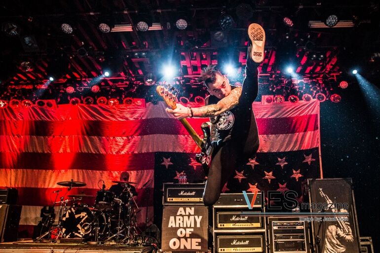 „Kivonnám a vállalati pénzeket a politikából” – Anti-Flag-interjú